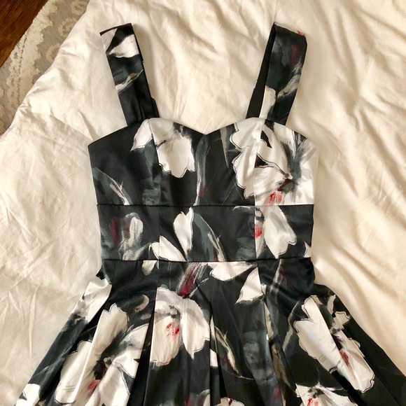 White House Black Market dress - Picture 2 of 6